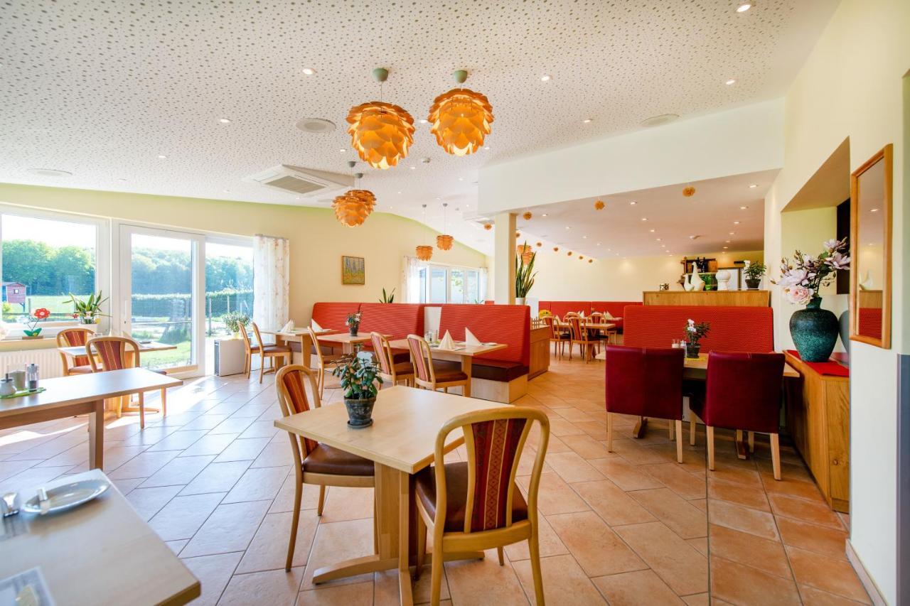 Waldesblick, Hotel-Restaurant Lahr  エクステリア 写真