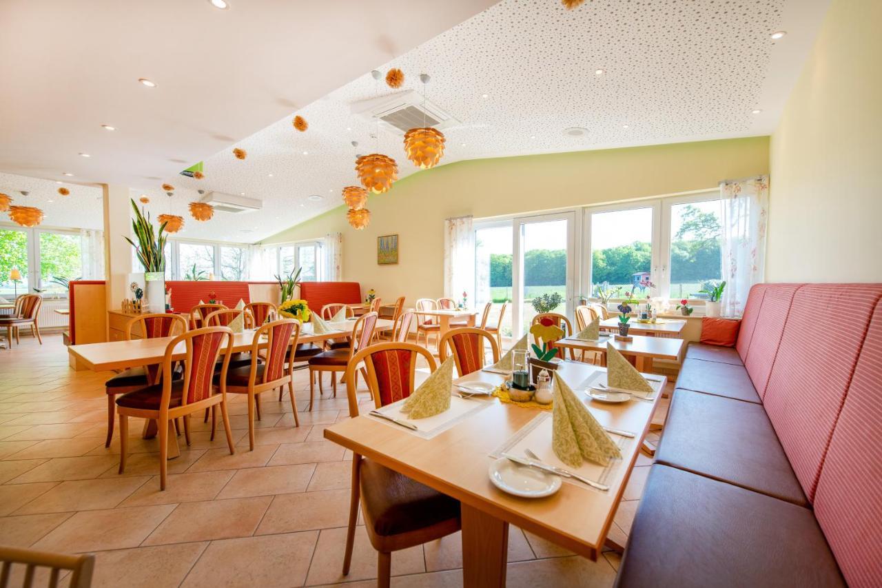 Waldesblick, Hotel-Restaurant Lahr  エクステリア 写真