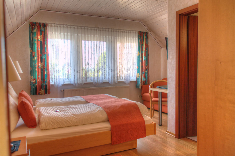 Waldesblick, Hotel-Restaurant Lahr  エクステリア 写真